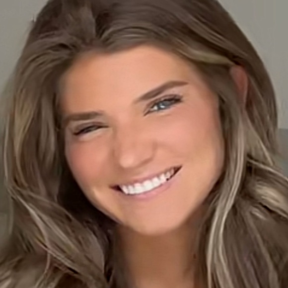 Meet your Posher, Amanda - Picture 1 of 1